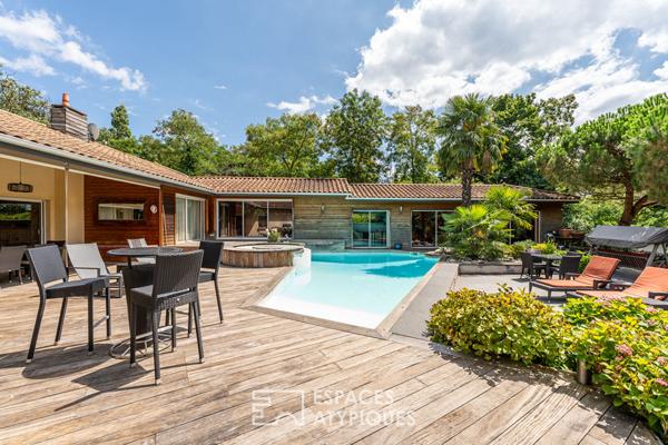 Maison de plain-pied avec jardin arboré et piscine au coeur de Limonest