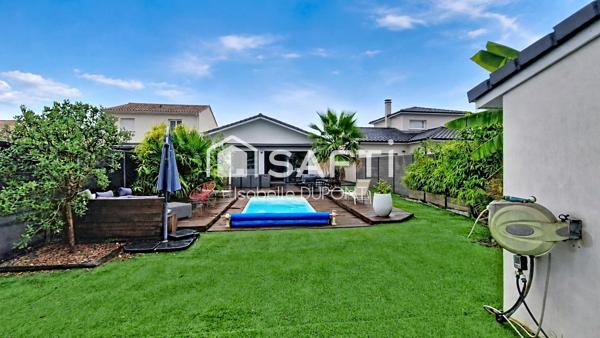 Maison contemporaine de plain-pied, Piscine, Calme