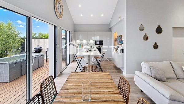 Maison contemporaine de plain-pied, Piscine, Calme