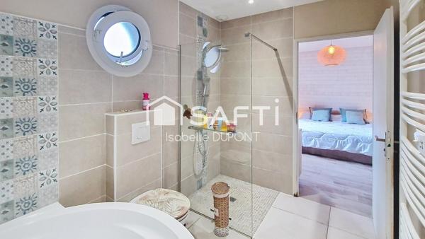 Maison contemporaine de plain-pied, Piscine, Calme