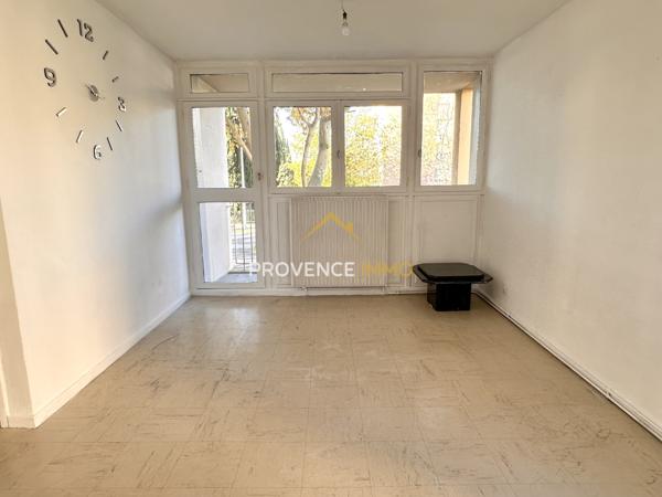 Salon-de-Provence (13300) Salon de Provence, résidence Le Guynemer, bel appartement T3,balcon, cave et parkings extérieurs.