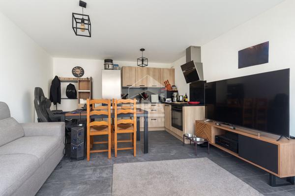 Appartement avec balcon 2 pièces avec ascenseur.