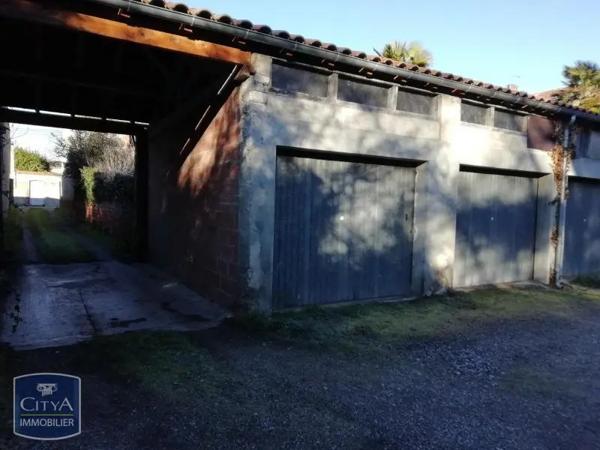 Parking à louer 25m² Pamiers (09100)