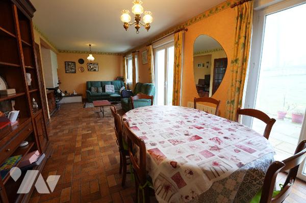 Maison familiale spacieuse 6 chambres avec sous-sol complet et terrain