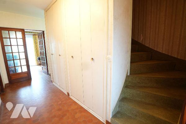 Maison familiale spacieuse 6 chambres avec sous-sol complet et terrain