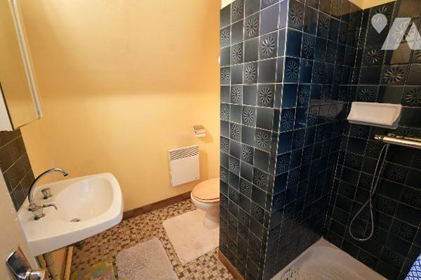 Maison familiale spacieuse 6 chambres avec sous-sol complet et terrain