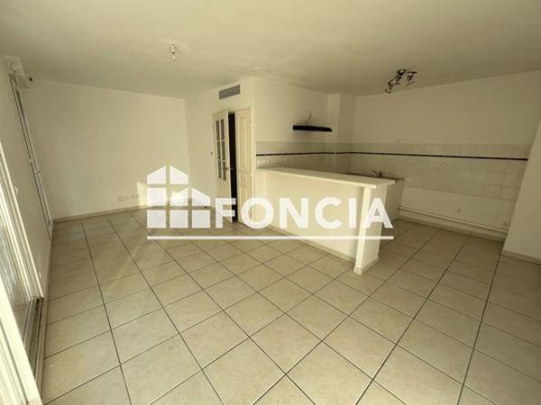 Location Appartement 2 pièces 50.1 m² - 27 RUE PARMENTIER La Ciotat 13600