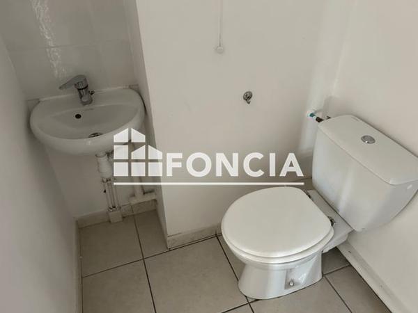 Location Appartement 2 pièces 50.1 m² - 27 RUE PARMENTIER La Ciotat 13600