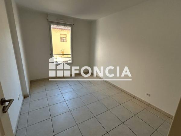 Location Appartement 2 pièces 50.1 m² - 27 RUE PARMENTIER La Ciotat 13600