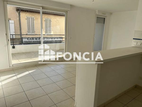 Location Appartement 2 pièces 50.1 m² - 27 RUE PARMENTIER La Ciotat 13600