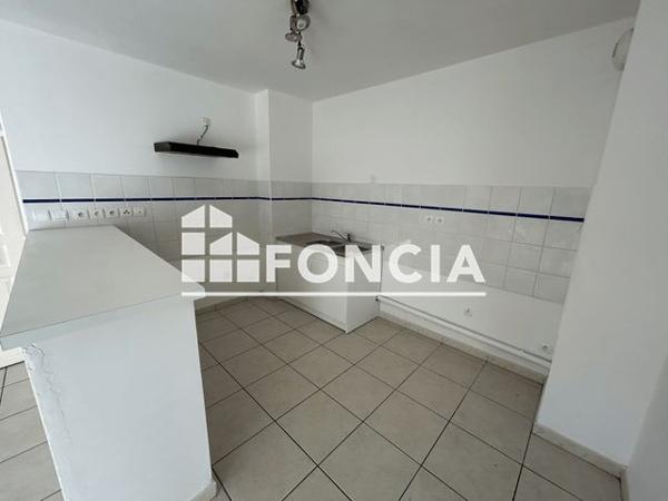 Location Appartement 2 pièces 50.1 m² - 27 RUE PARMENTIER La Ciotat 13600