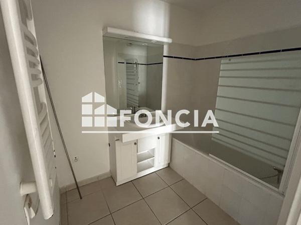 Location Appartement 2 pièces 50.1 m² - 27 RUE PARMENTIER La Ciotat 13600