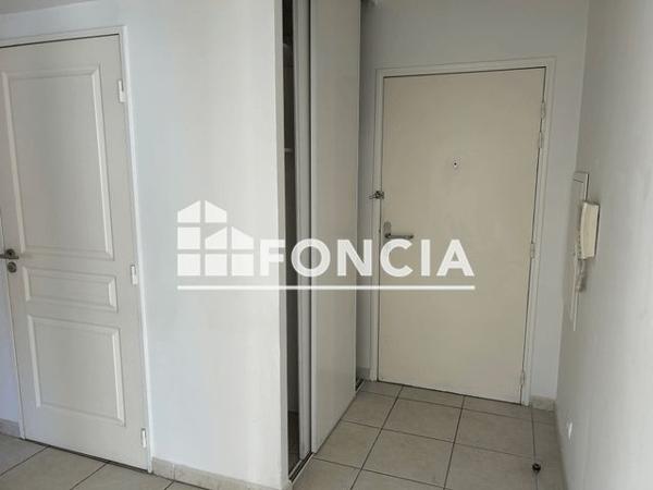 Location Appartement 2 pièces 50.1 m² - 27 RUE PARMENTIER La Ciotat 13600