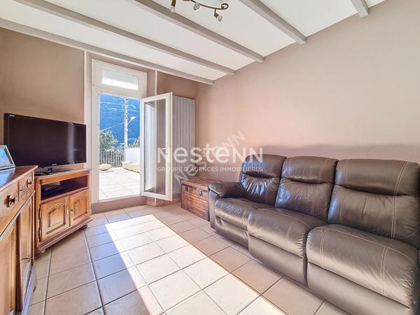 A vendre maison de village avec 2 logements, local commercial et garage à Laragne Monteglin