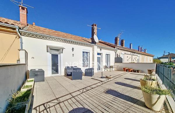 A vendre maison de village avec 2 logements, local commercial et garage à Laragne Monteglin