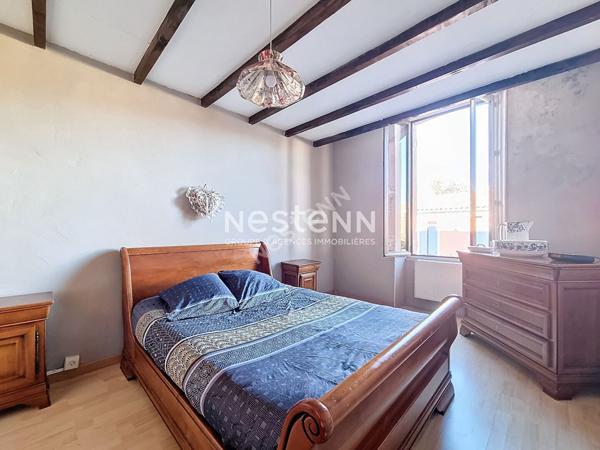 A vendre maison de village avec 2 logements, local commercial et garage à Laragne Monteglin