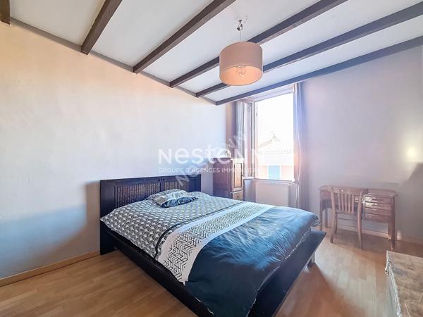 A vendre maison de village avec 2 logements, local commercial et garage à Laragne Monteglin