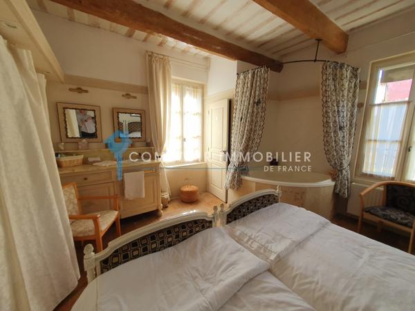 Maison
                                                                                                                                                                                                                                                                                                                        8 pièce(s)                                                                                                                                                                                                          6 chambre(s)                                                                                                                                                                                                          230  m²