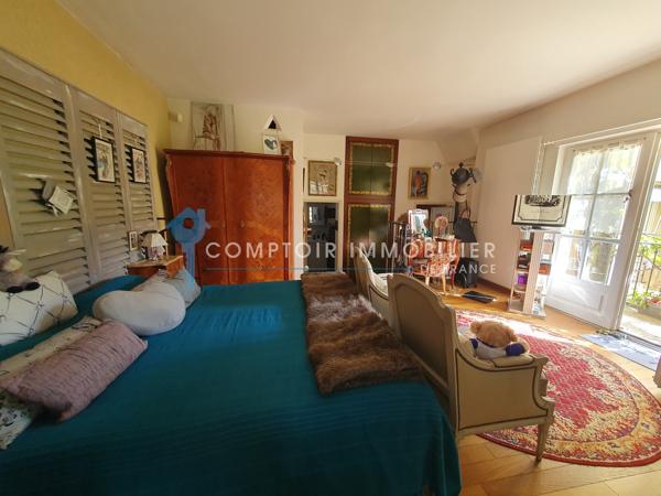 Maison
                                                                                                                                                                                                                                                                                                                        8 pièce(s)                                                                                                                                                                                                          6 chambre(s)                                                                                                                                                                                                          230  m²
