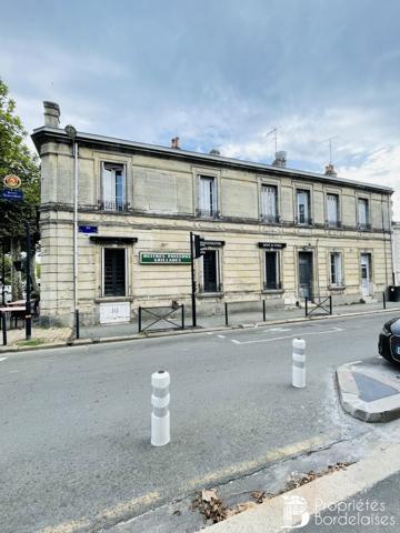 Immeuble R+1 de 185 m² avec petit jardin Bordeaux Chartrons