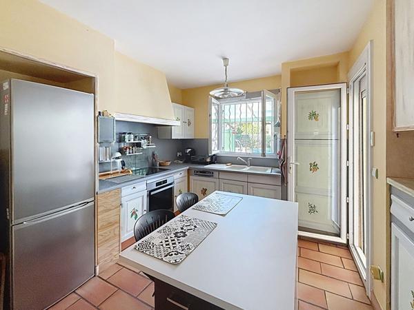 Exclusivité - Maison au Puy Sainte Reparade dans un quartier calme proche de toutes les commodités .