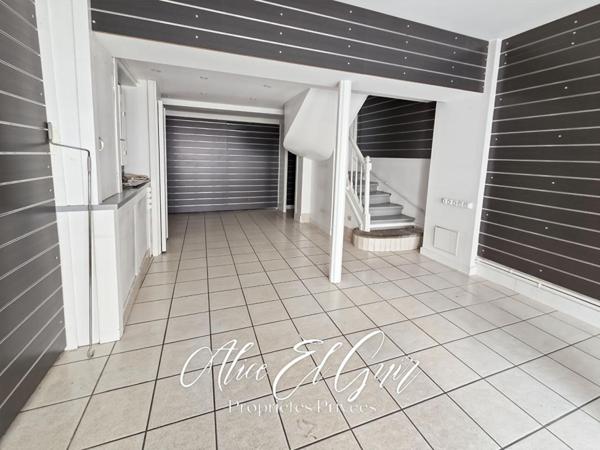 Carcassonne - Immeuble 1 commerce et 2 studios