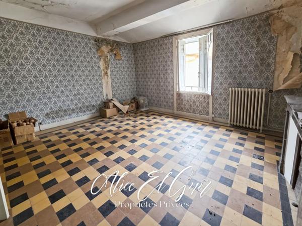 Carcassonne - Immeuble 1 commerce et 2 studios