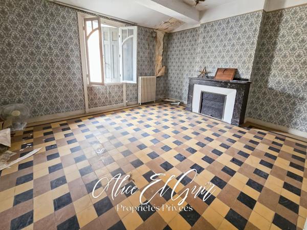 Carcassonne - Immeuble 1 commerce et 2 studios