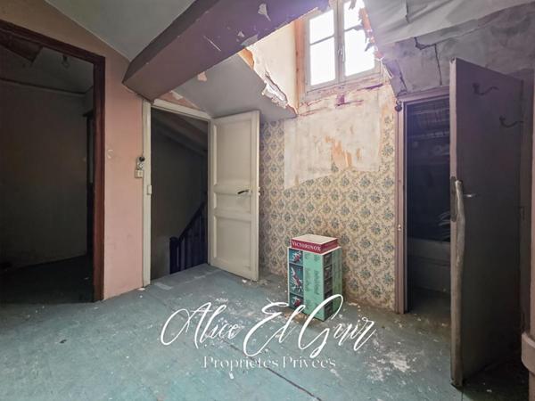 Carcassonne - Immeuble 1 commerce et 2 studios