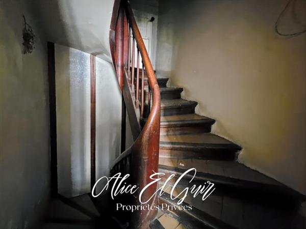 Carcassonne - Immeuble 1 commerce et 2 studios