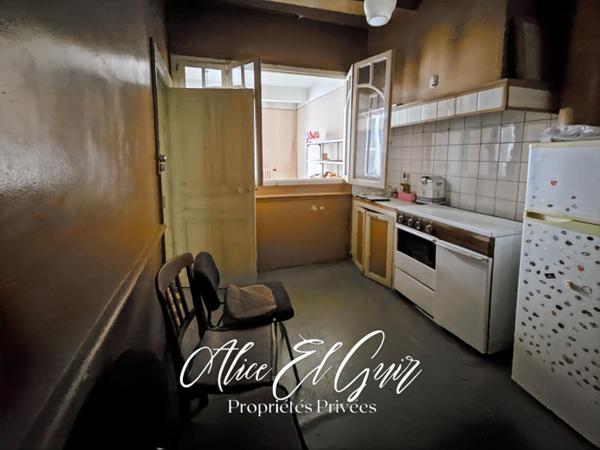 Carcassonne - Immeuble 1 commerce et 2 studios