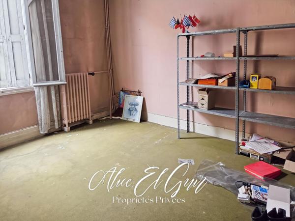 Carcassonne - Immeuble 1 commerce et 2 studios