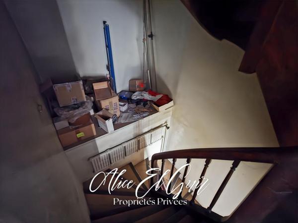 Carcassonne - Immeuble 1 commerce et 2 studios