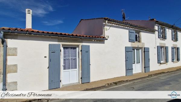 Charmante maison en pierre 170 m², 4 chambres FERRIERES (17) Garage et Piscine