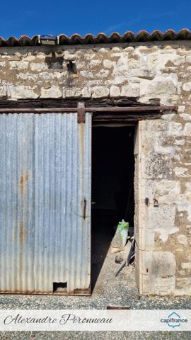 Charmante maison en pierre 170 m², 4 chambres FERRIERES (17) Garage et Piscine