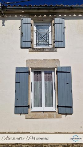 Charmante maison en pierre 170 m², 4 chambres FERRIERES (17) Garage et Piscine