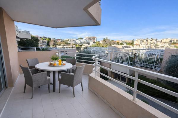 Nice Ouest FABRON 4 pièces A Rénover Belle Terrasse Résidence Piscine Double Parking