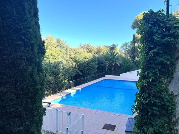 Nice Ouest FABRON 4 pièces A Rénover Belle Terrasse Résidence Piscine Double Parking
