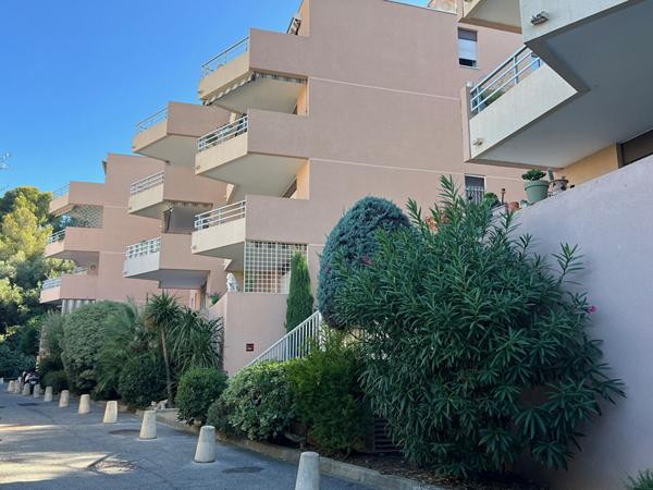 Nice Ouest FABRON 4 pièces A Rénover Belle Terrasse Résidence Piscine Double Parking