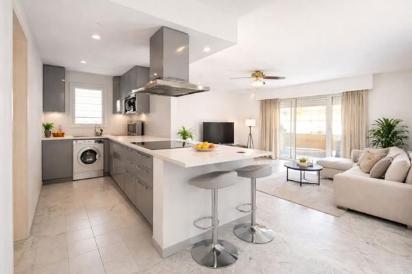 Nice Ouest FABRON 4 pièces A Rénover Belle Terrasse Résidence Piscine Double Parking