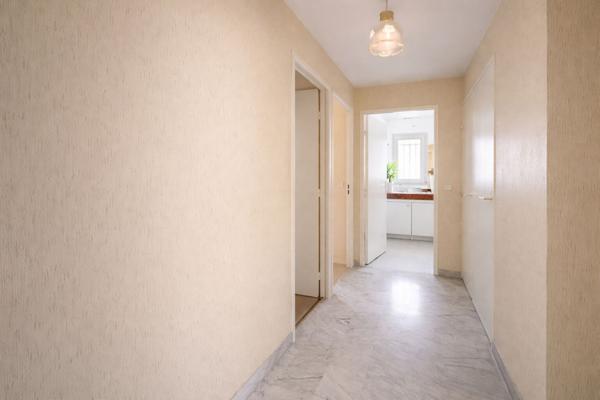 Nice Ouest FABRON 4 pièces A Rénover Belle Terrasse Résidence Piscine Double Parking