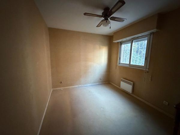 Nice Ouest FABRON 4 pièces A Rénover Belle Terrasse Résidence Piscine Double Parking