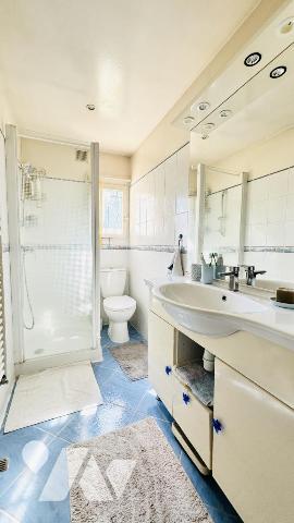 À VENDRE – MAISON PLAIN-PIED DE 146 M² À SERVON – POTENTIEL D’AGRANDISSEMENT