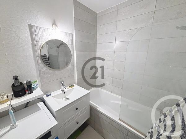 Appartement F2 à vendre  2 pièces - 42,30 m 2   AUXERRE  - 89