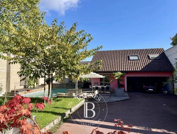 Chalon-sur-Saône, Maison de village 6 Chambres -  210 m² à vendre