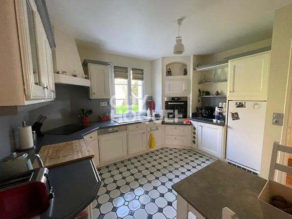 PLOUHA : A VENDRE MAISON TRADITIONNELLE PROCHE COMMERCES !