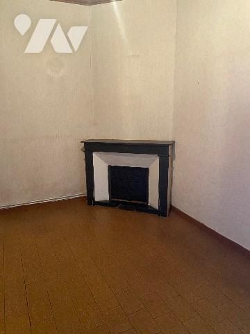 A vendre, maison à rénover avec dépendances et jardin