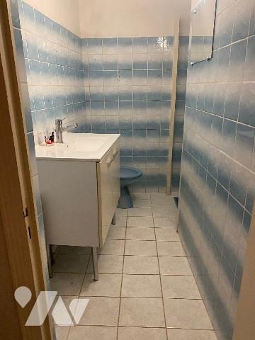 A vendre, maison à rénover avec dépendances et jardin