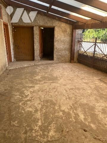 A vendre, maison à rénover avec dépendances et jardin