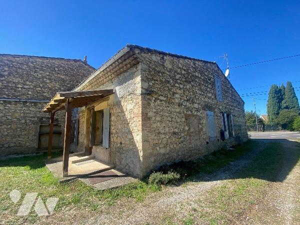A vendre, maison à rénover avec dépendances et jardin